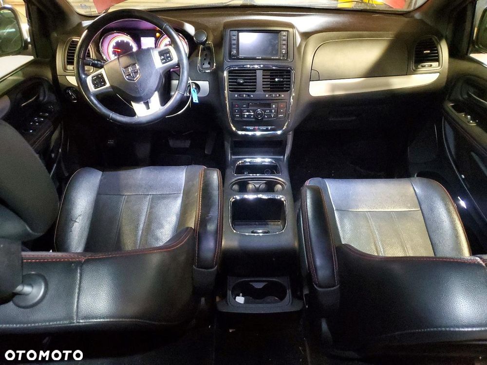 Dodge Grand Caravan - 9