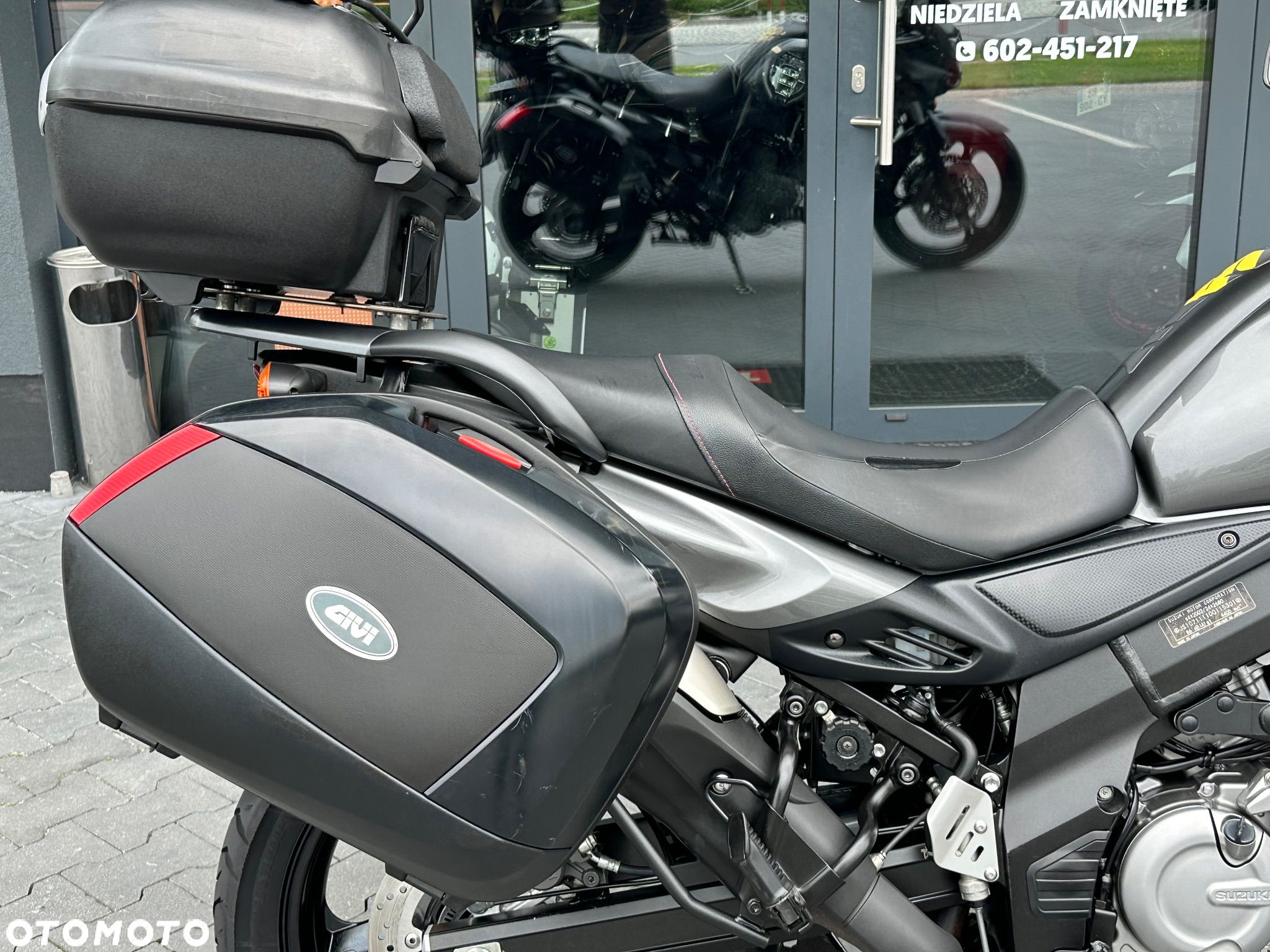 Suzuki V-STROM - 10