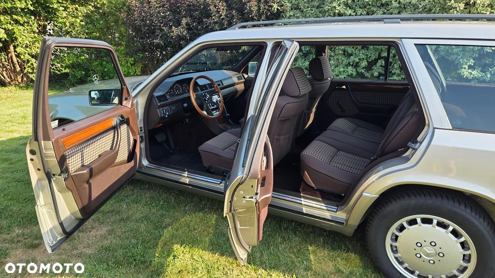 Mercedes-Benz W124 (1984-1993) - 17