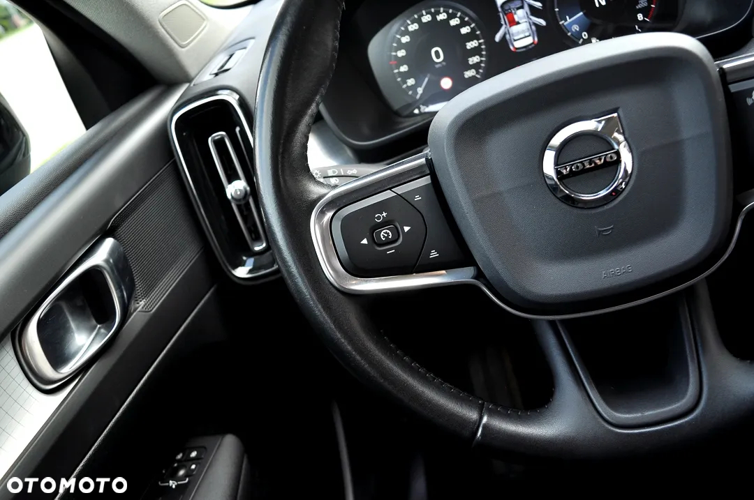 Volvo XC 40 T3 Momentum Pro - 25