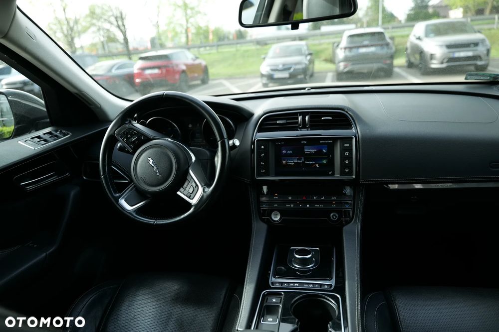 Jaguar F-Pace 2.0 i4D AWD Prestige - 12