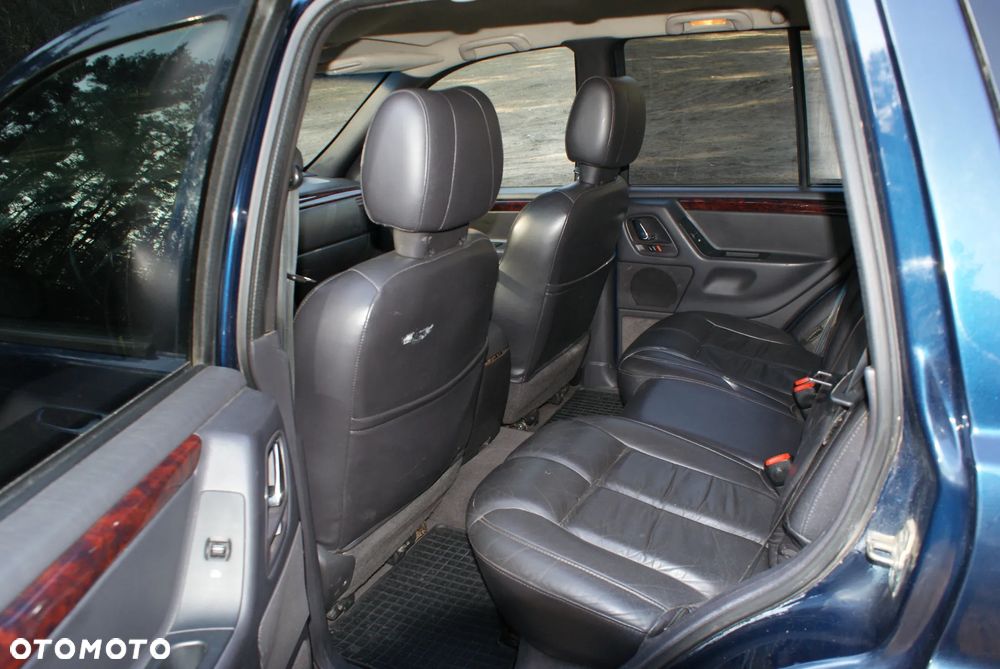 Jeep Grand Cherokee - 12