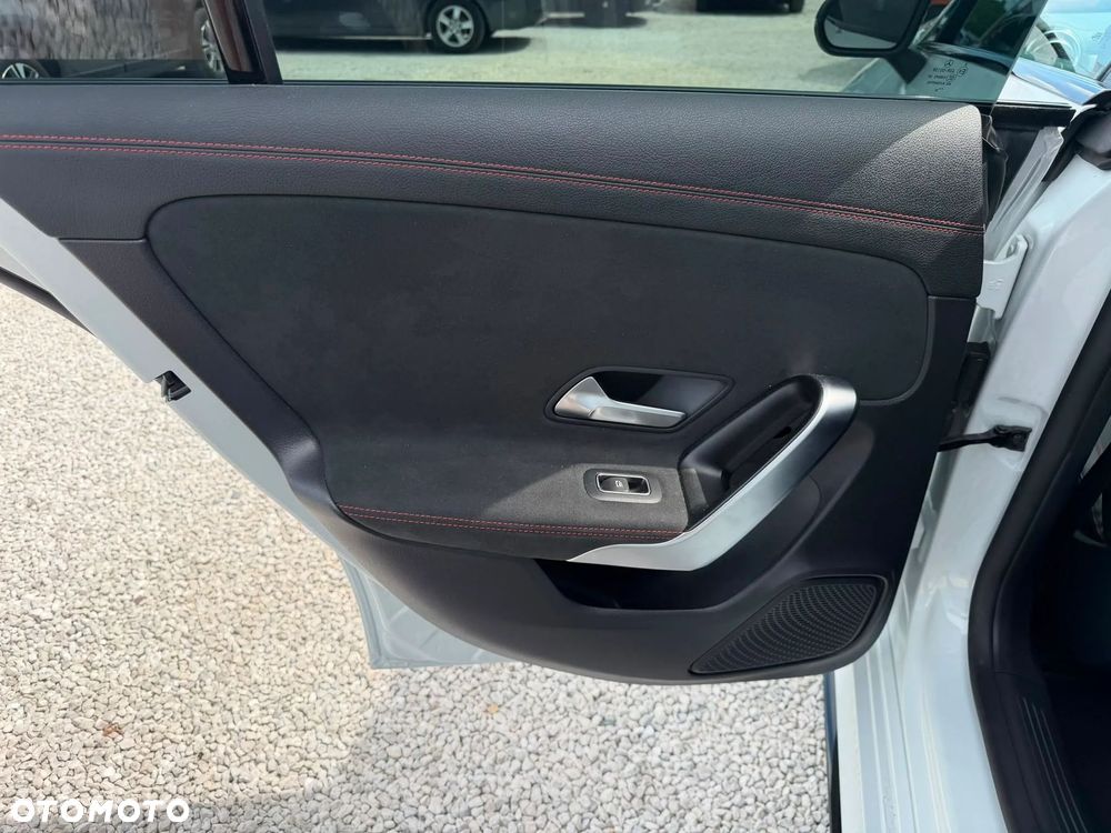 Mercedes-Benz CLA 200 d AMG Line 8G-DCT - 14