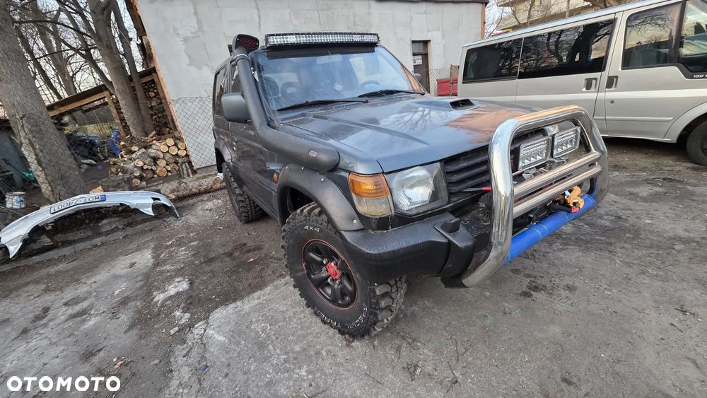 Mitsubishi Pajero - 26