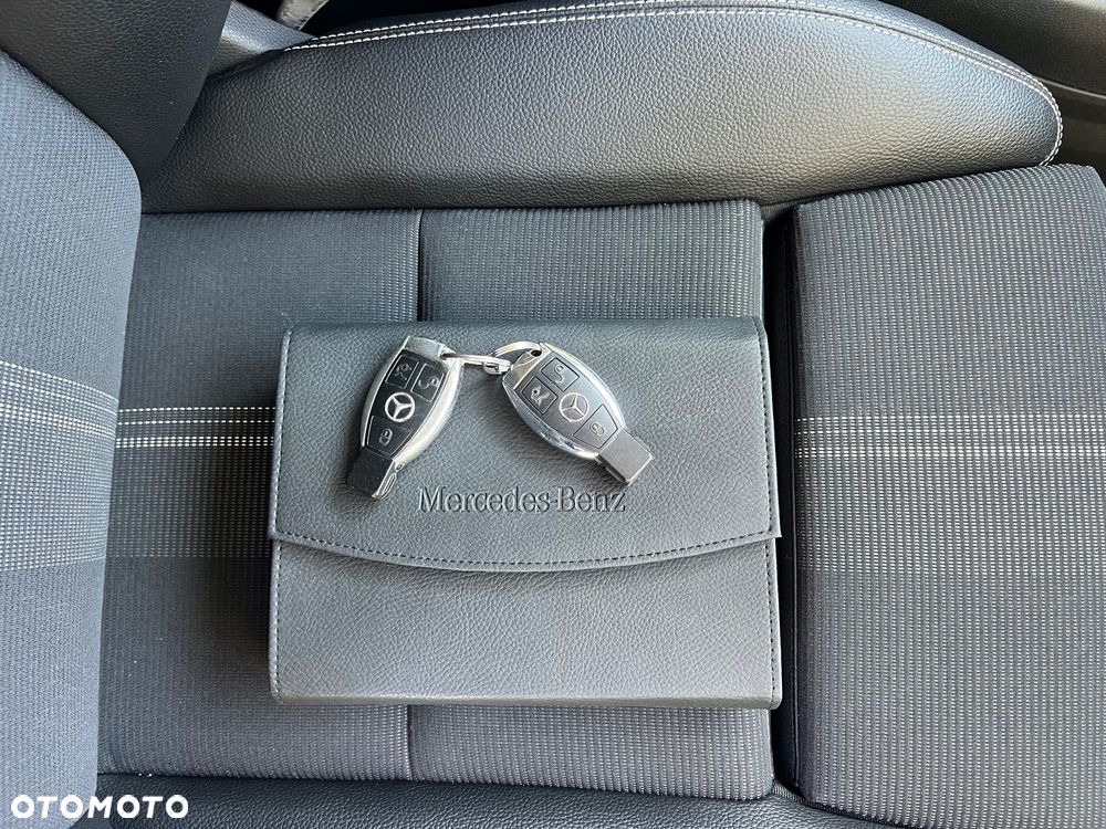 Mercedes-Benz GLA 200 7G-DCT AMG Line - 38