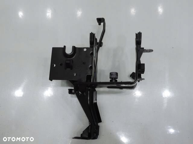 UCHWYT MOCOWANIE POMPY ABS AUDI A4 B6 - 6