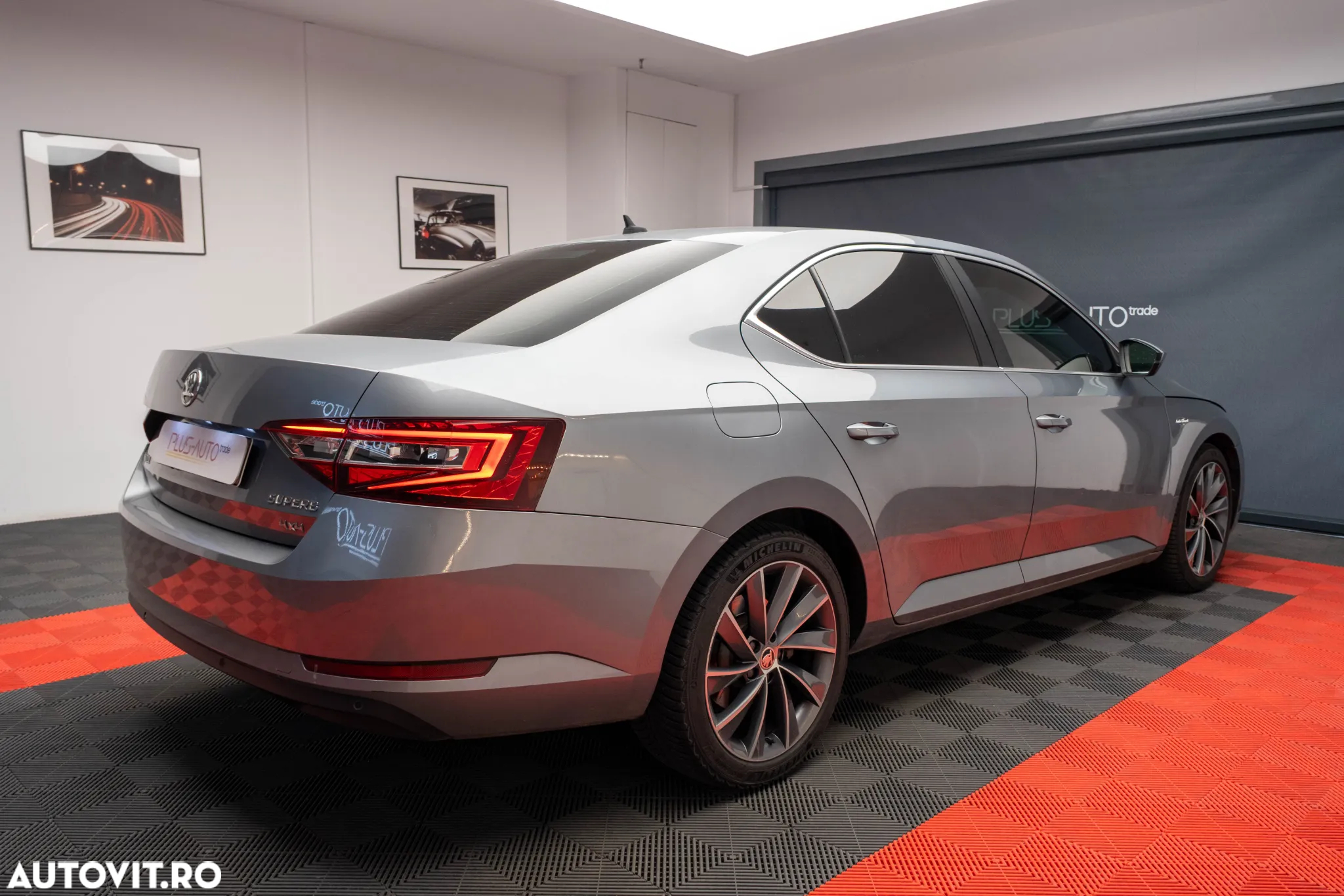 Skoda Superb 2.0 TDI DSG 4X4 Laurin & Klement - 3