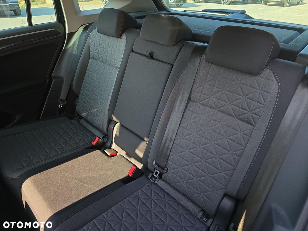 Volkswagen Tiguan - 11