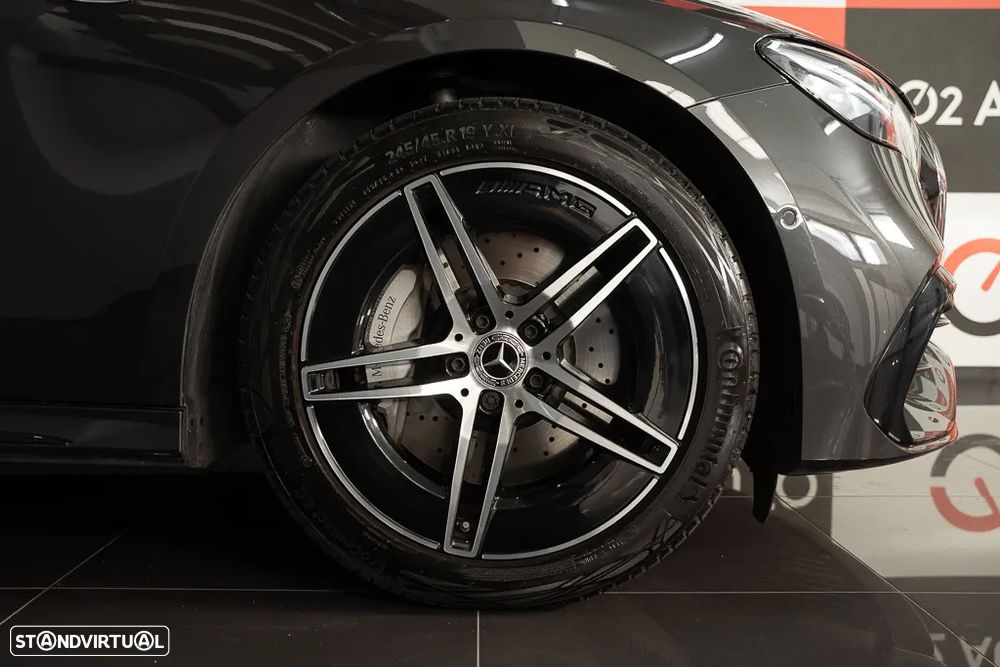 Mercedes-Benz E 300 e AMG Line - 4