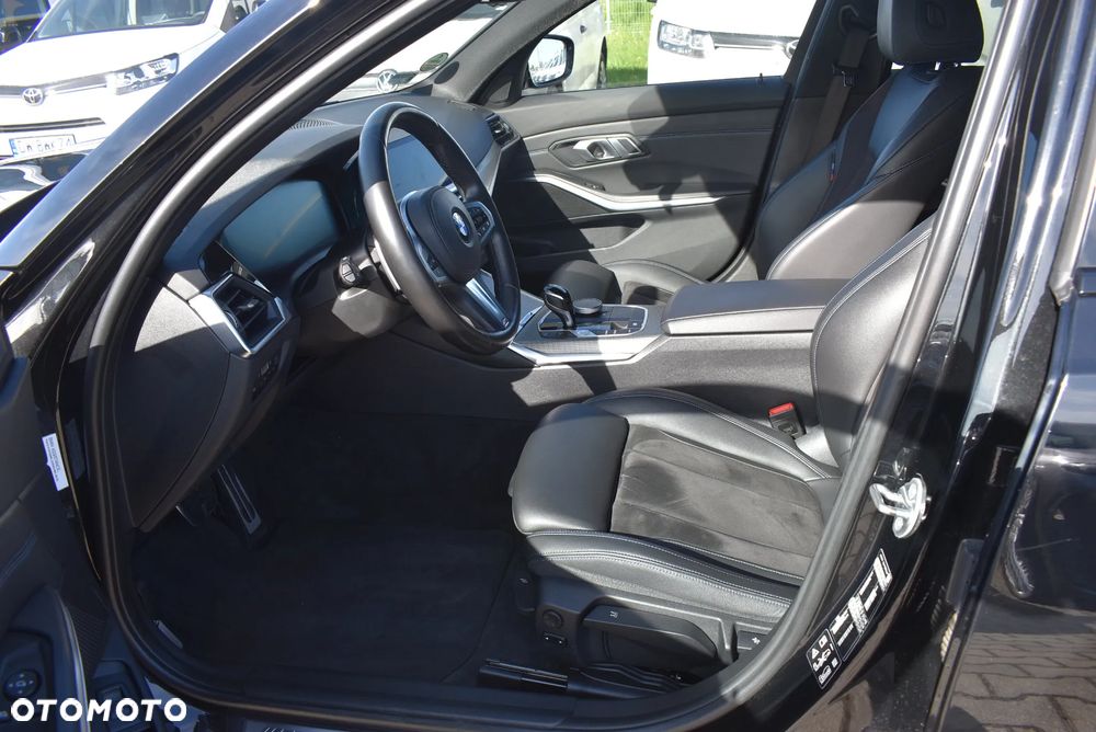 BMW Seria 3 320d xDrive MHEV M Sport sport - 9