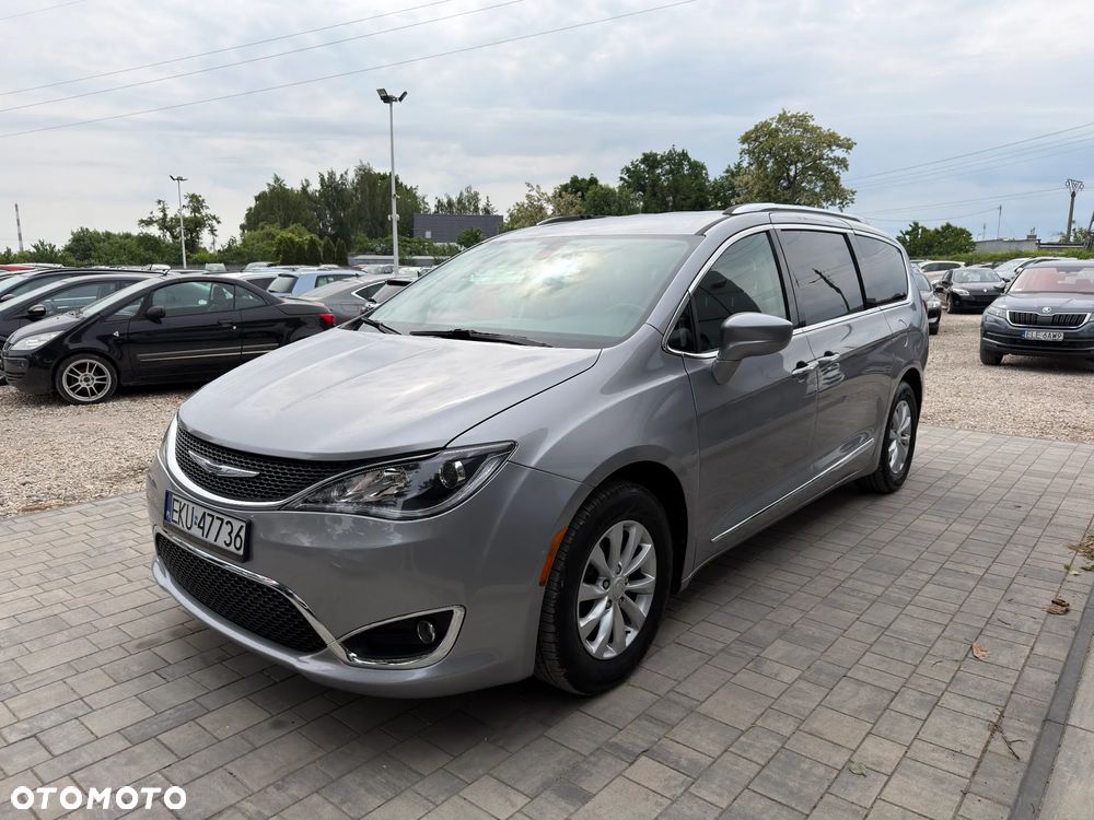 Chrysler Pacifica - 11