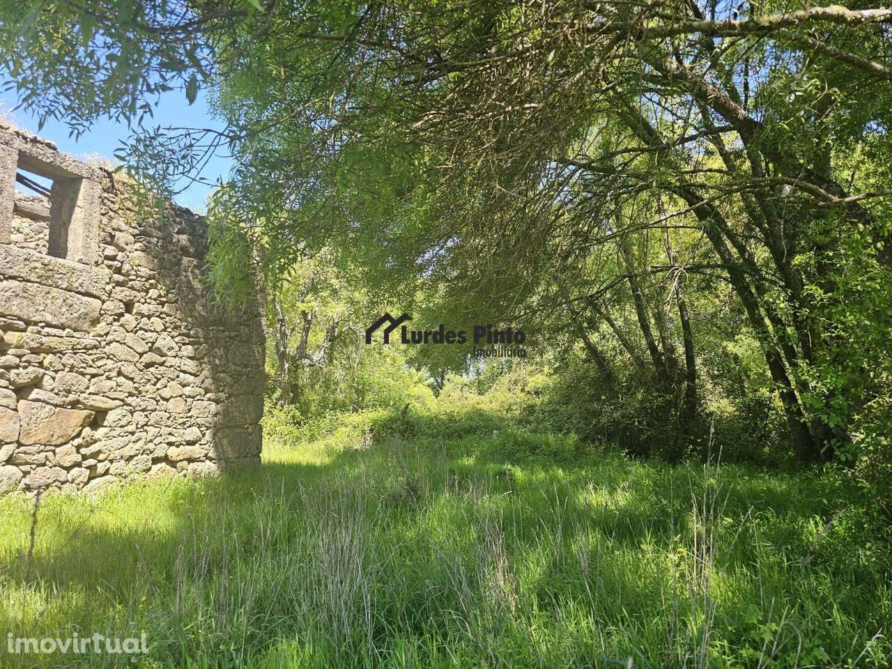 Quinta com construção em pedra perto do rio - Grande imagem: 2/18