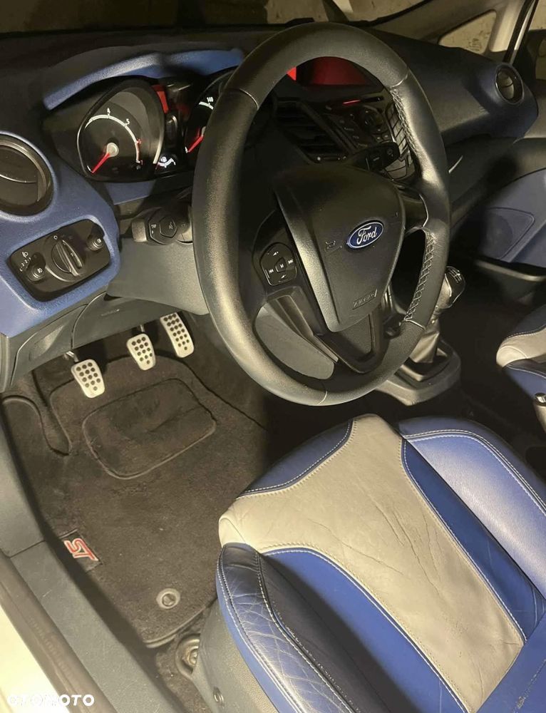 Ford Fiesta 1.6 Sport - 12