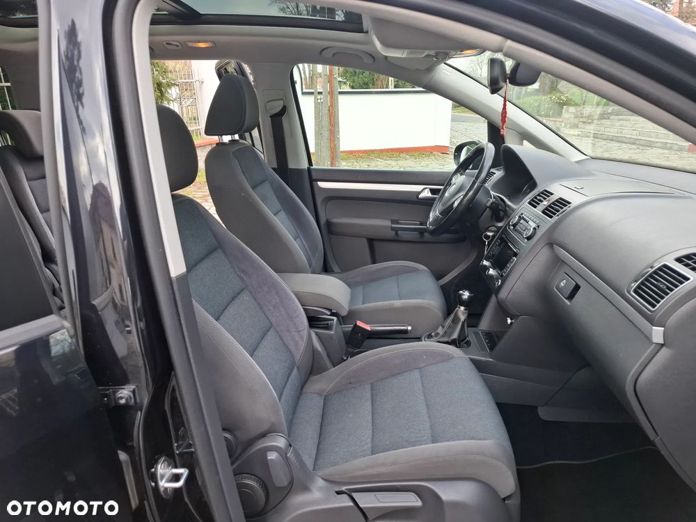 Volkswagen Touran 2.0 TDI DPF BlueMotion Technology STYLE - 9