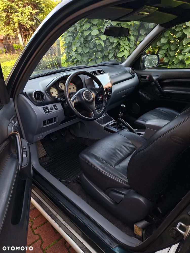 Toyota RAV4 2.0 D-4D 4x4 - 11