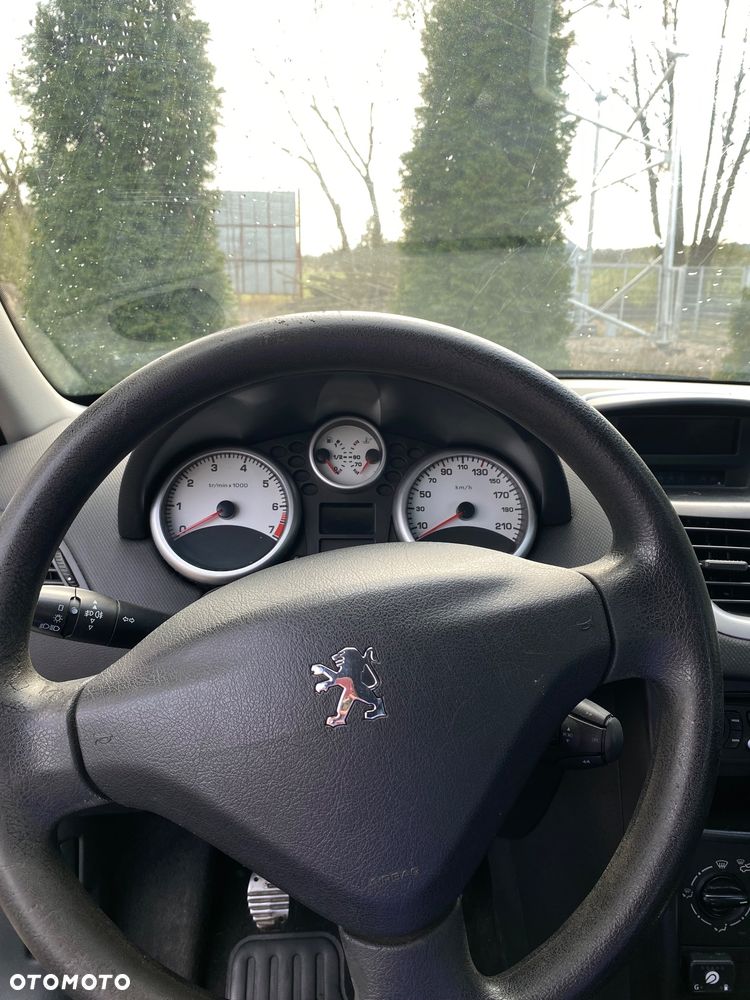 Peugeot 207 - 10