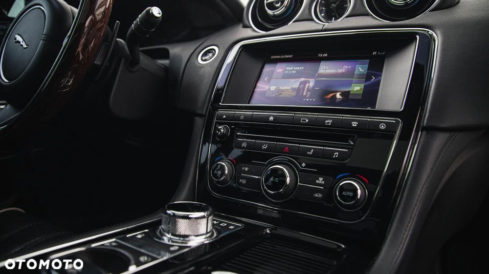 Jaguar XJ 3.0 T AWD R-Sport - 19