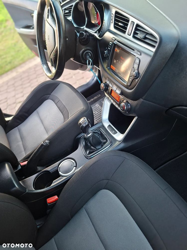 Kia Ceed 1.6 GDI Fifa World Cup Edition - 10