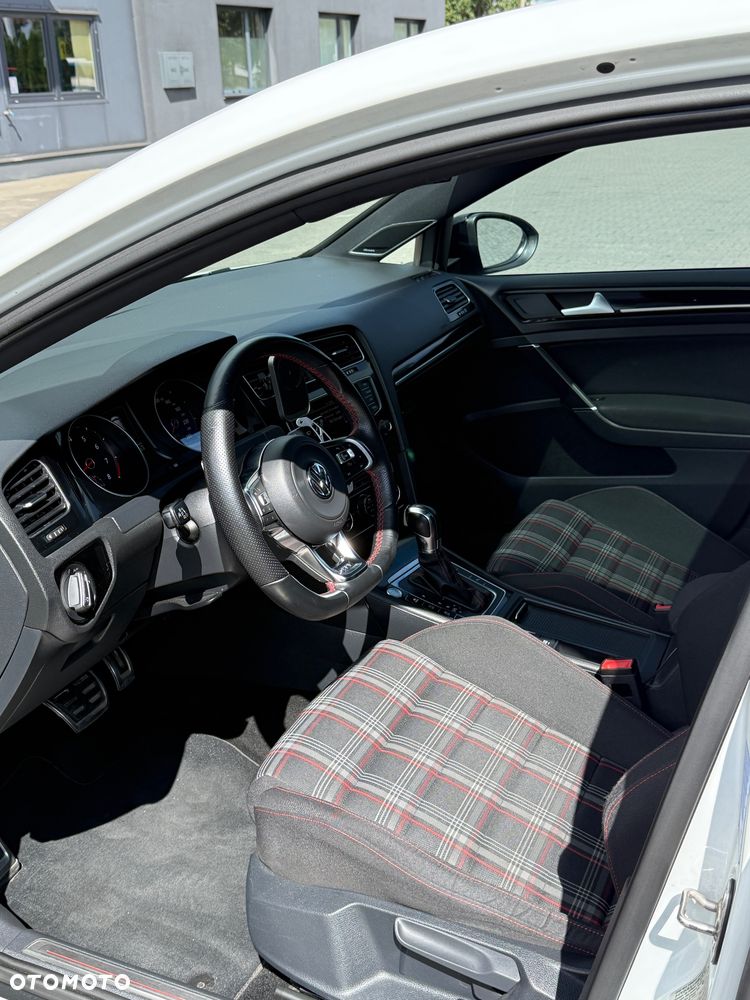 Volkswagen Golf - 9