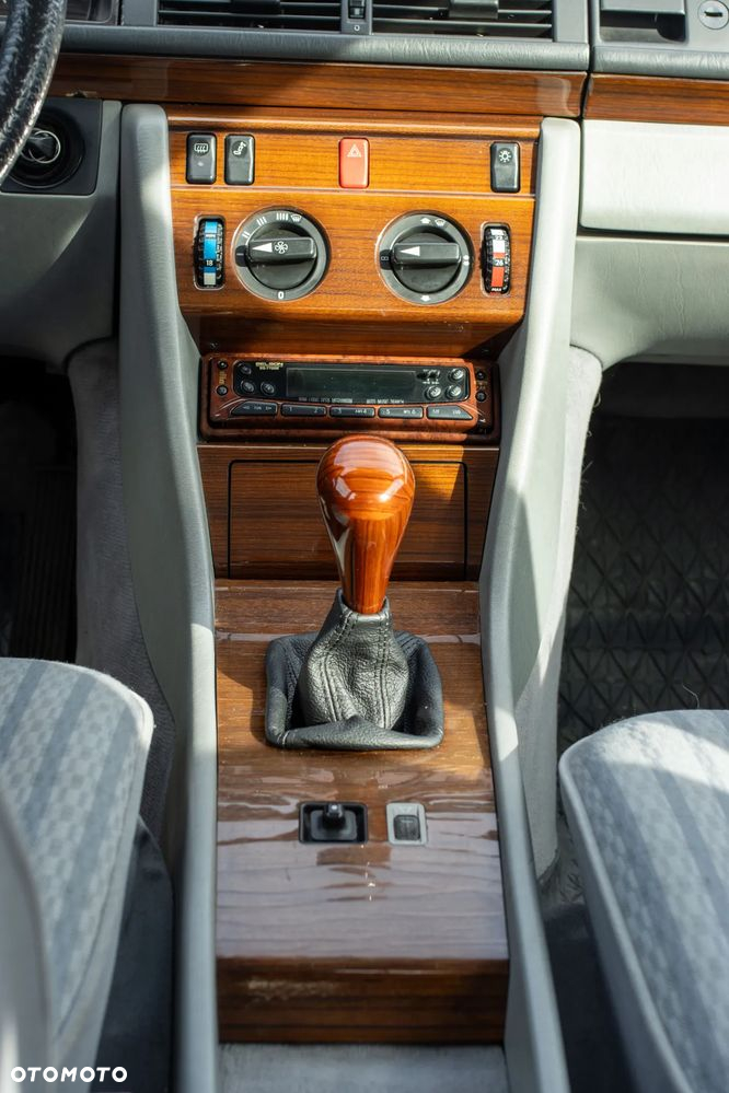 Mercedes-Benz W124 (1984-1993) - 16