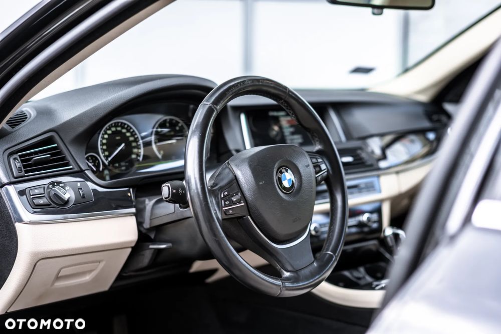 BMW Seria 5 520d xDrive - 9
