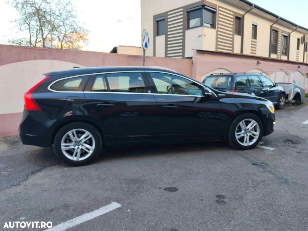 Volvo V60 D6 Plug-In-Hybrid AWD Geartronic Momentum - 2