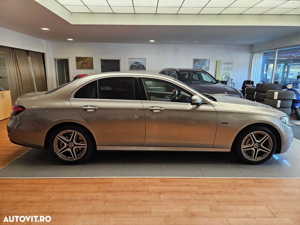 Mercedes-Benz E 300 4MATIC Aut. - 4