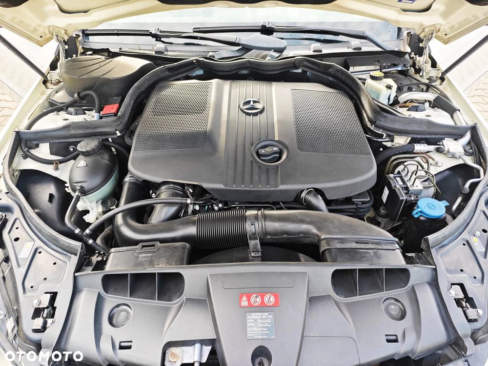 Mercedes-Benz Klasa E 220 CDI DPF BlueEFFICIENCY 7G-TRONIC Avantgarde - 25