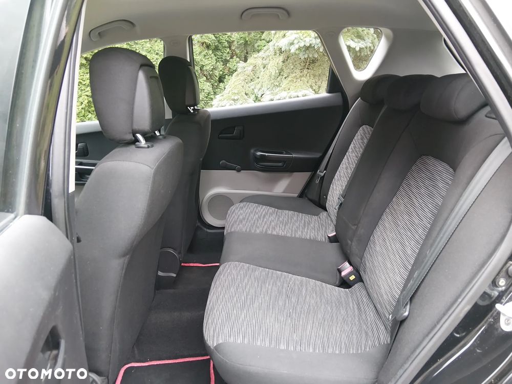 Kia Ceed - 16