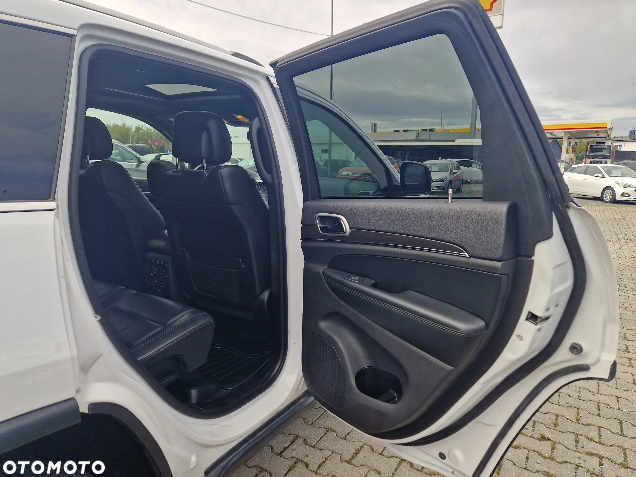 Jeep Grand Cherokee - 30