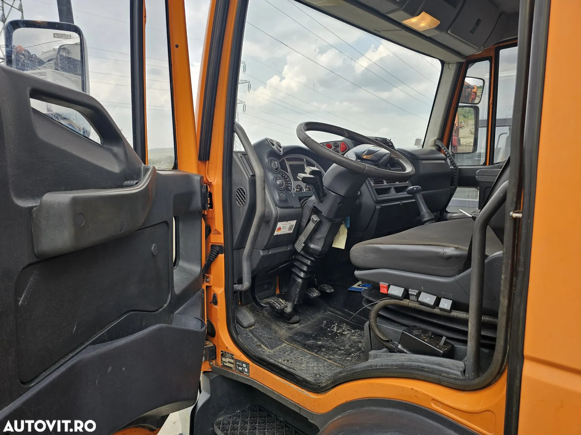 Iveco Eurocargo basculabil cu macara - 3