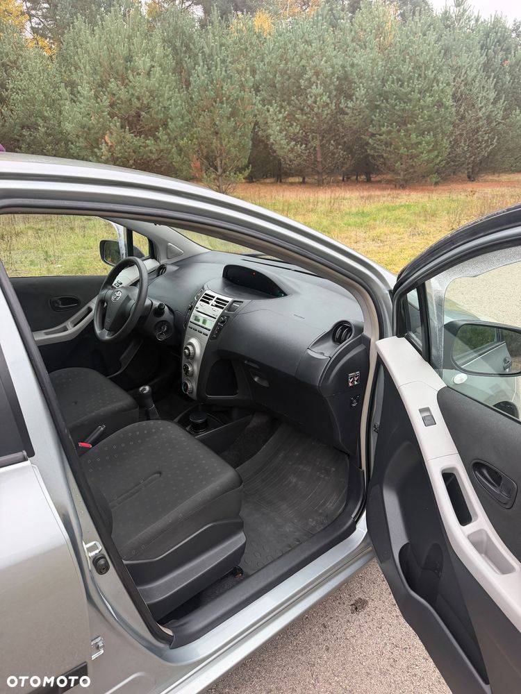 Toyota Yaris - 12