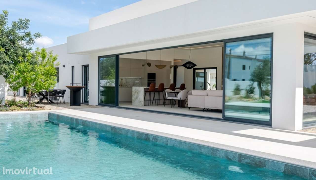Moradia moderna V4, para venda em São Brás de Alportel, Algarve - Grande imagem: 2/25