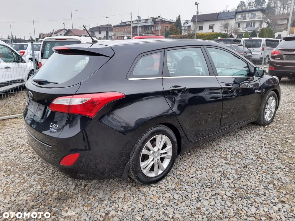 Hyundai i30 i30cw 1.6 CRDi Fifa World Cup Edition - 3
