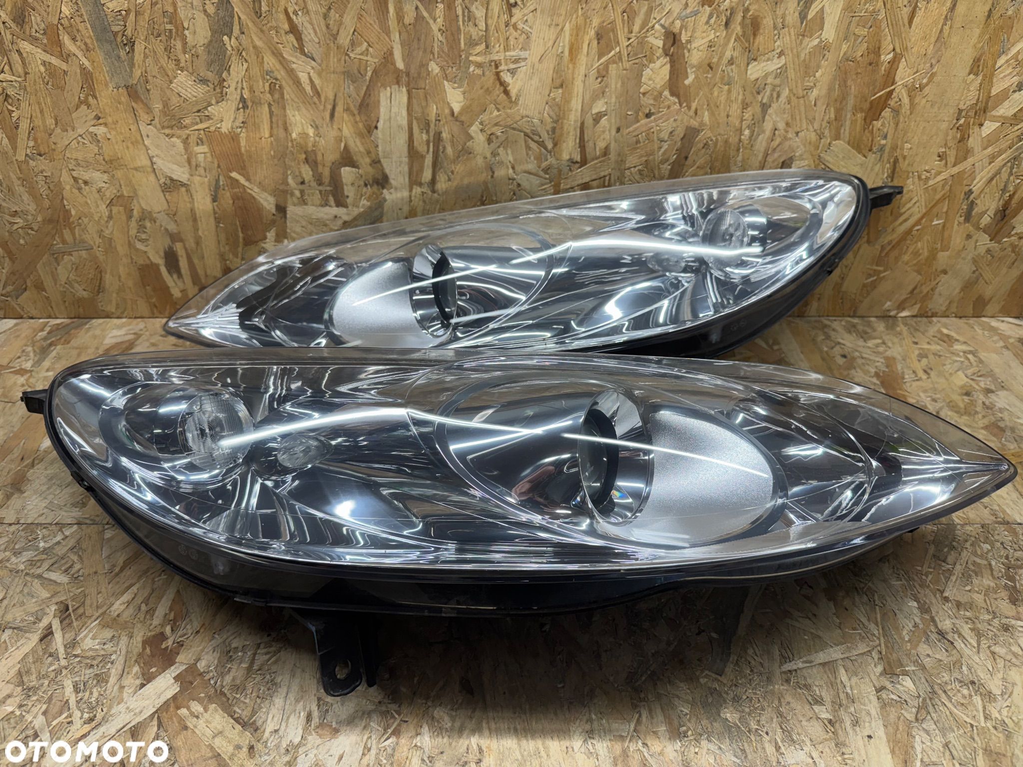 Przednia lewa przednia prawa lampa peugeot 407 - 1