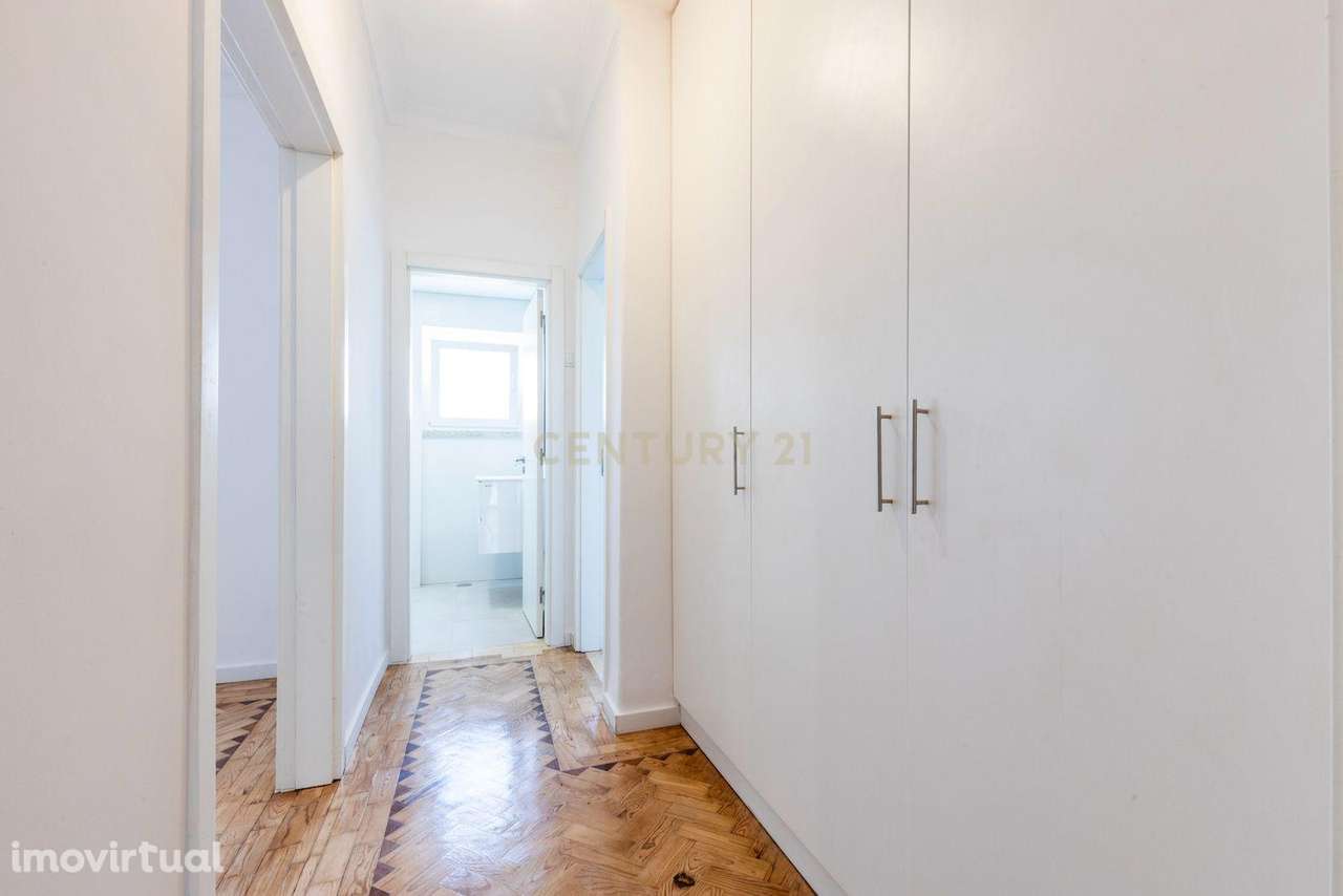 Apartamento T2 Totalmente Remodelado – Linda-a-Velha - Grande imagem: 2/15