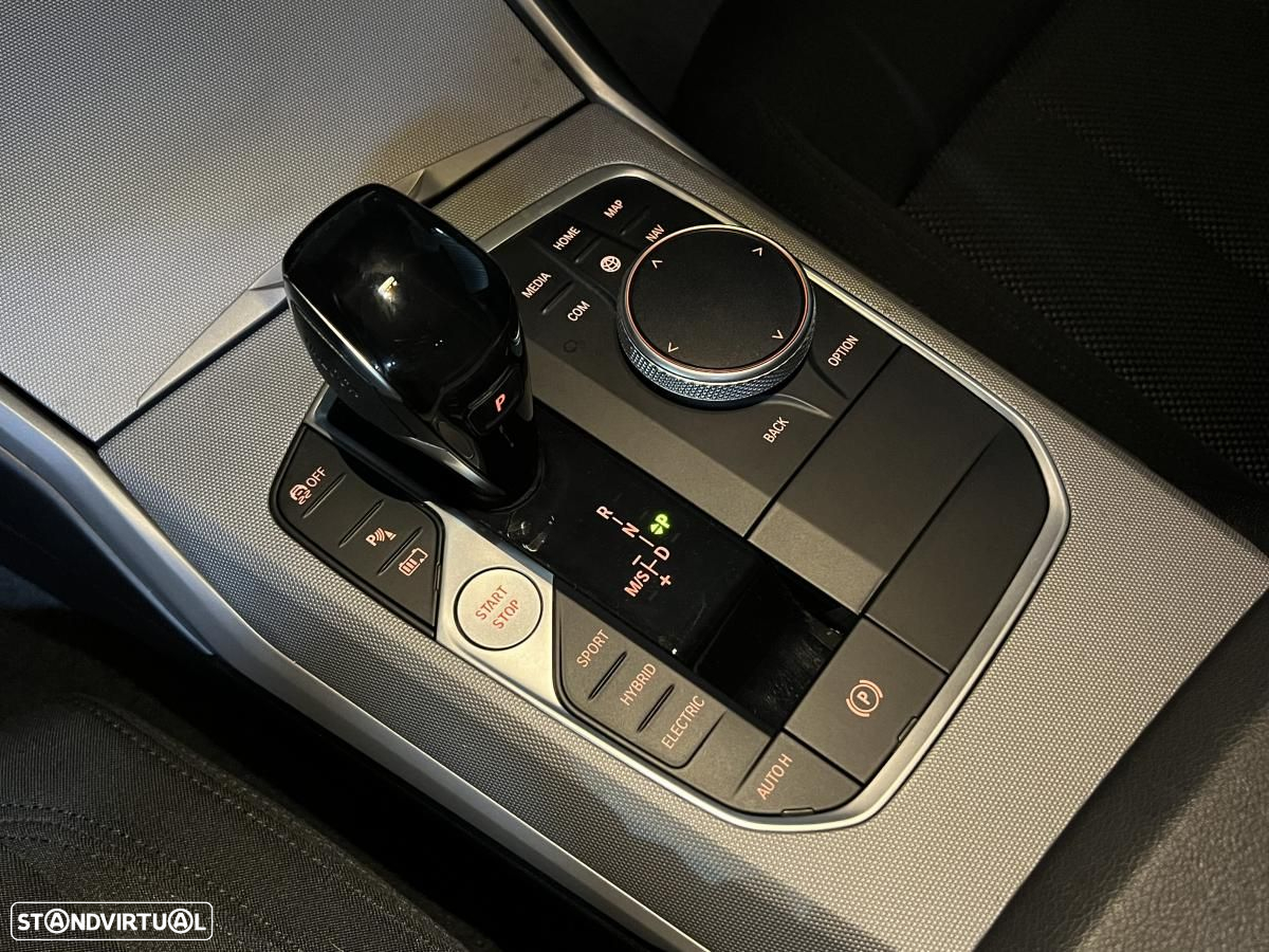 BMW 330 e Touring Corporate Edition Auto - 31
