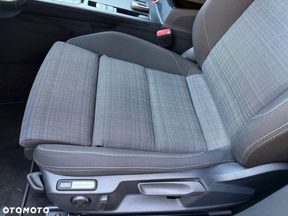 Volkswagen Passat 2.0 TDI SCR DSG 4Motion Business - 18