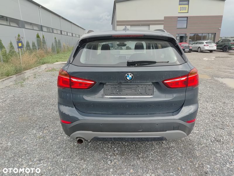 BMW X1 sDrive18i - 11