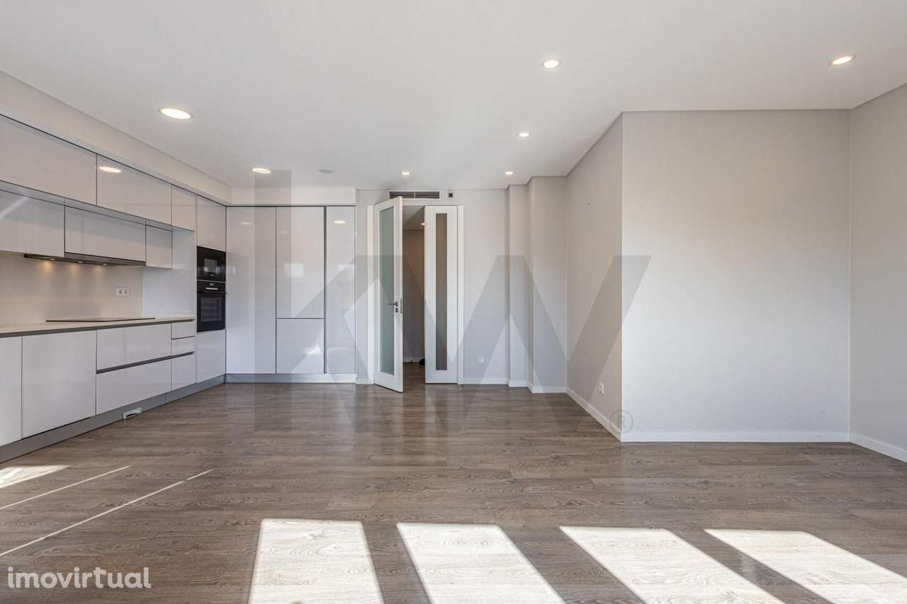 T2 com Varanda e  Box no Jardim da Amoreira: O Equilíbrio entre Qualid - Grande imagem: 2/47