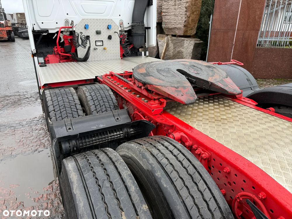 Mercedes-Benz Actros - 18