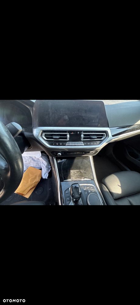 BMW Seria 3 330i xDrive Sport Line - 29