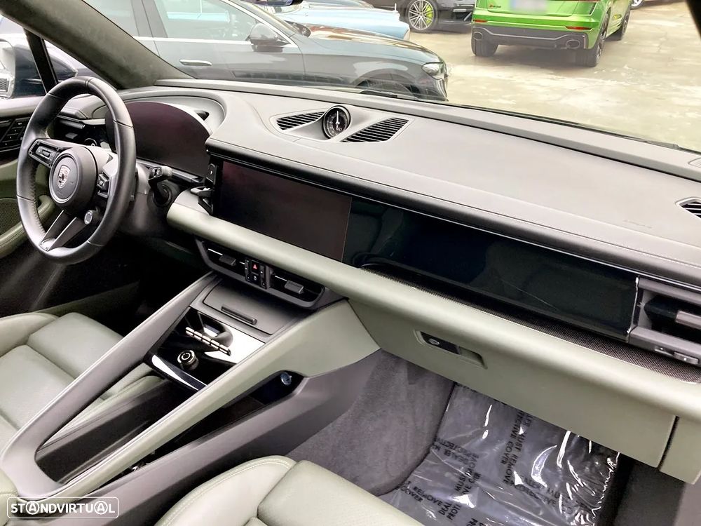 Porsche Macan Electric Turbo - 40