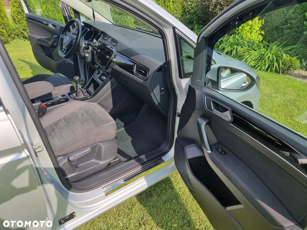 Volkswagen Touran 2.0 TDI SCR Highline - 29