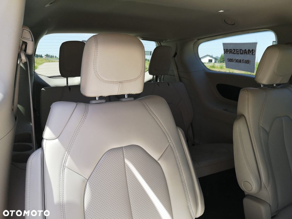 Chrysler Pacifica - 38