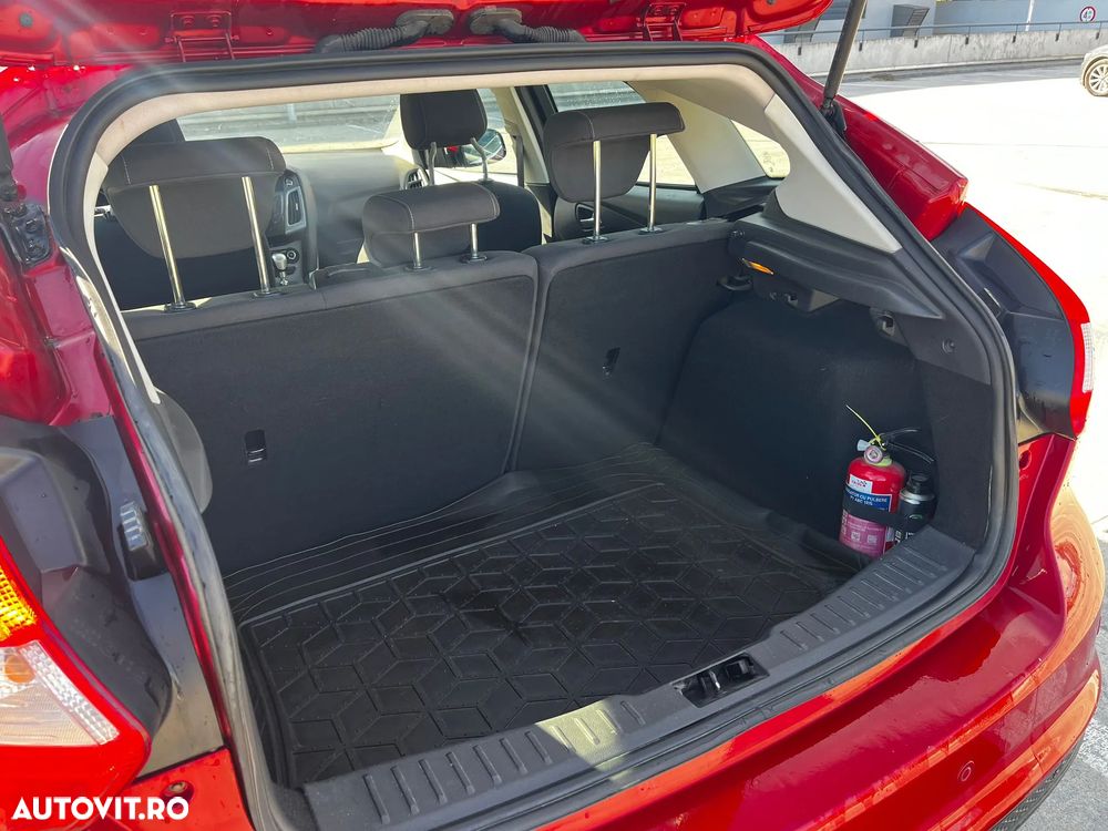 Ford Focus 1.6 TDCi DPF Titanium - 11