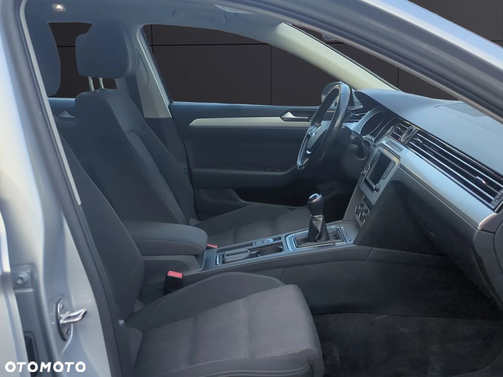 Volkswagen Passat - 17