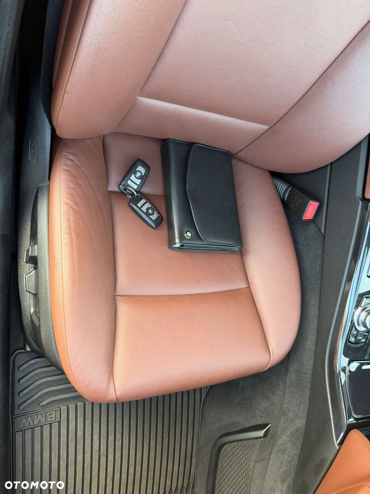 BMW Seria 5 525d xDrive - 14