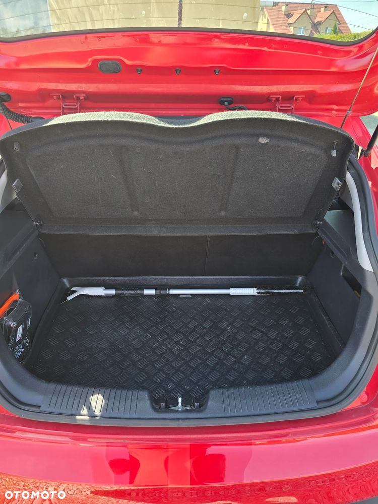 Kia Rio 1.4 L - 12