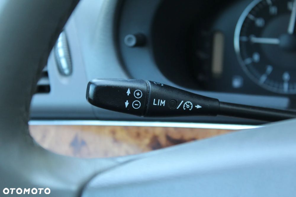 Mercedes-Benz Klasa E - 23